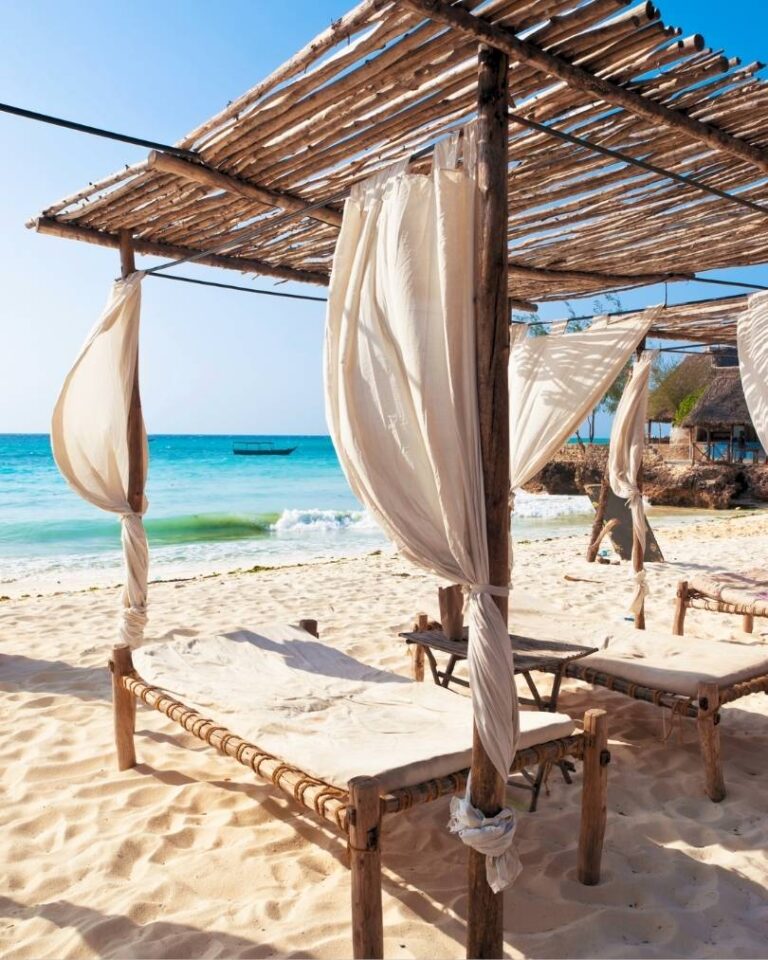 Nomad Expeditions - Expedições longe do óbvio Paisagem marcante visitada durante roteiro da viagem para o Safari na Tanzânia e Zanzibar com a Nomad Expeditions